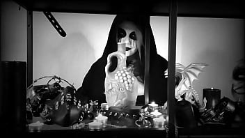 Preview 2 of King Fit - Dredda&#039_s sexy horror museun. Part 1 - Lilly wants to fuck you to .