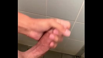 Preview 2 of Best 69 - Batendo uma no banho cheio de tes&atilde_o