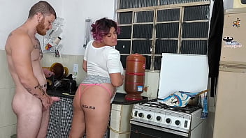 Preview 4 of Pet Sluts - a amiga sapatao da minha mulher estava lavando a lou&ccedil_a em casa de saia fiquei com tesao puxei pro lado e meti muito nela