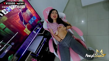 Preview 2 of Cork Of Girl - Chica Gamer de Youtube &quot_Sol GamePlays&quot_ Se Masturbarse Hasta Orinarse En Sus Leggins Mientras Trasmite En Directo - Solange Sun