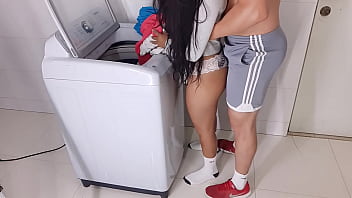 Preview 1 of Duboi Sex - solo quiero lavar mi ropa en shorts de gimnasio,  pero no me dejas con tremenda verga palpitante