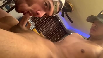 Preview 2 of Bahbi Tip - guys gets a bit of head &acute_tease video