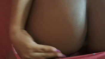Preview 2 of Tin Tin - COLOQUEI O SHORTINHO MAIS CURTO PO CORNO VER EU DAR A BUNDA