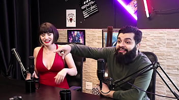 Preview 2 of Son Shape Mam Pussy - Lord Kenobi fala do chute que levou no saco para tentar entender qual &eacute_ o prazer que sentem com o Ballbusting - Lady Snow e Lord Kenobi