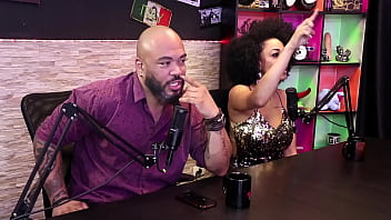 Preview 1 of Son Shape Mam Pussy - Lord Kenobi fala do chute que levou no saco para tentar entender qual &eacute_ o prazer que sentem com o Ballbusting - Lady Snow e Lord Kenobi