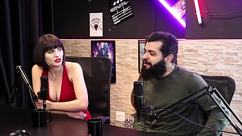 Preview 2 of Sleeping Mother Son Video - Lady Snow mostra os lindos peitos enquanto fala sobre engolir gozo - Lady Snow e Lord Kenobi