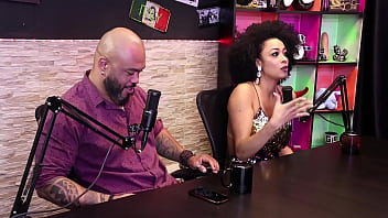 Preview 3 of Sleeping Mother Son Video - Lady Snow mostra os lindos peitos enquanto fala sobre engolir gozo - Lady Snow e Lord Kenobi