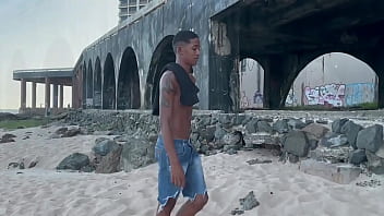 Preview 3 of 18 Sex Vidov - ENCONTREI UM NOVINHO NA PRAIA QUE QUERIA ME DAR. EXPERIMENTEI O CUZINHO DELE ALI MESMO.