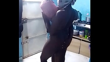 Preview 1 of Xxx Video Cxxx - Foda na cozinha pt1