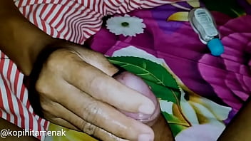 Preview 1 of Sunny Leon Indian Xxx Movies - Ngajarin Adik Ipar Ngocok Kontol Sampai Crot