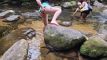 Preview 4 of Wwsexxx He Cot - Fazendo uma caminhada bem a vontade pela cachoeira