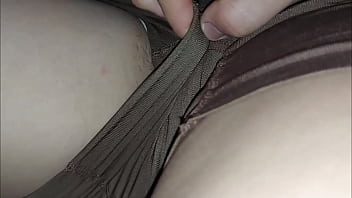 Preview 1 of Indian Amma Xxx - linda hermanastra pillada in fraganti mientras ve porno en el m&oacute_vil de su hermanastro | primer plano afeitado CO&Ntilde_O