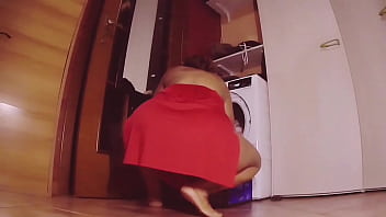 Preview 1 of Son Fucks Mom In Bedmasti - Mia moglie mette i vestiti sporchi in lavatrice vestita come una troia e senza mutande