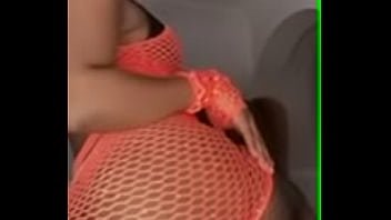 Preview 1 of Big Fussy Teen - Jolie black dance devant son ordinateur