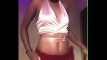 Preview 2 of Rap My Sister - Jolie black qui dance devant son ordinateur