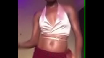 Preview 3 of Rap My Sister - Jolie black qui dance devant son ordinateur