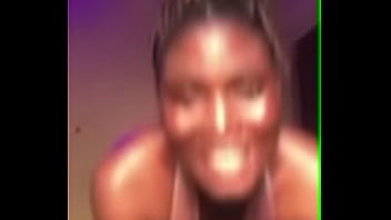 Preview 4 of Rap My Sister - Jolie black qui dance devant son ordinateur
