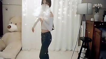 Preview 2 of Laura Via - Sexy Chinese girl dancing on Cam