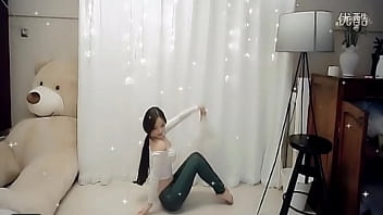 Preview 3 of Laura Via - Sexy Chinese girl dancing on Cam
