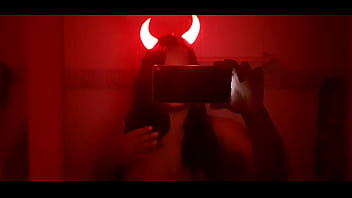 Preview 1 of Five Minutes - Diaba faz isso antes de ir buscar os doces de Halloween