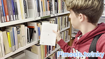 Preview 1 of Geeta Ma Xxx Videos - Twink se masturba en la biblioteca