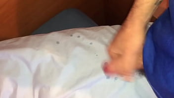 Preview 2 of Bolend Wife - Manchando la almohada de vecina