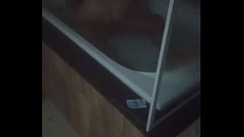Preview 1 of Mom And Son Fuckbuddies - Corno filmando amigo na hidro