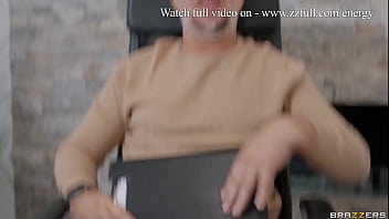 Preview 3 of Thailand Stepmom - Fit Fixation Fix - Christina Savoy / Brazzers  / stream full from www.zzfull.com/energy