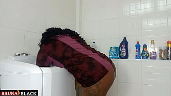 Preview 1 of Pulpy Sex - Sexo inesperado na lavanderia,  com direito a v&aacute_rias posi&ccedil_&otilde_es e gozada dentro da buceta.