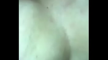 Preview 2 of Beach Sex Boob Suck - Novia de amigo me muestra las tetas