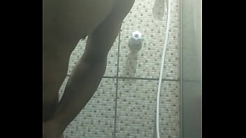 Preview 2 of Molly Jane Diapered - Mantovanni masturbando no banho