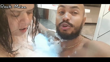 Preview 4 of Masseuse Natalia Starr - Super bbw curte aquele momento &iacute_ntimo na jacuzzi com o homem mais gostoso do Rio de janeiro. - Mary Jhuana