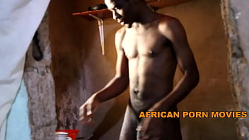 Preview 1 of Siririca No Whats - Muscular straight guy in his first gay experience behaves like a good slut with his tight ass squirting with thick big black cock. On xvideos red