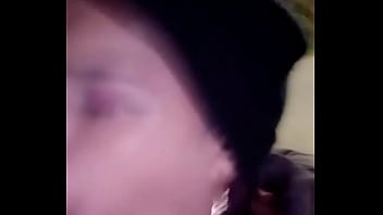 Preview 2 of Topnew 1 - Cdzinha mamando gostoso o novinho pauzudo no meio da pra&ccedil_a P&uacute_blica
