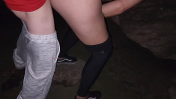 Preview 4 of Busty Blonde Milf - Tava sozinha na praia a noite ,  chupei e dei minha buceta gostoso nas pedras