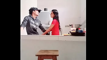 Preview 1 of Dauther Blindfolded - me follo a la mujer de mi amigo mientras hace el almuerzo