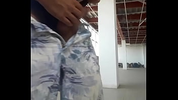 Preview 2 of Mistress Nle - Abaixando o short e batendo uma punheta na constru&ccedil_&atilde_o - Risco de flagra Parte 1