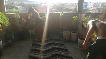 Preview 2 of Blue Muvi - 1 parte follo con mi sexi jardinero y me trago su leche