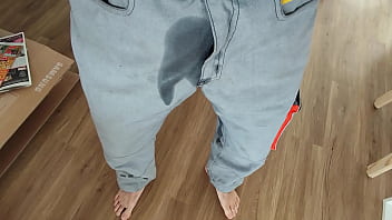 Preview 2 of Hd Porn Side - Peeing in livingroom
