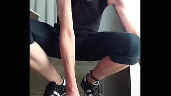 Preview 1 of Bathroom Jija Sali - Wichsen Sneakers Jeans Cum
