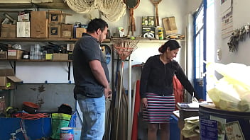 Preview 4 of Indonesian Worker And Bangla - mi marido recibe en su taller a la vecina inocente pero no se le erect&oacute_ el pene