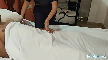 Preview 1 of Gym Trainer Sex Videos - Enfermera golosa le gusta follar con sus pacientes en el hospital / que buena esta esa enfermera / PARTE 1 /  NicoleLondrawer / LeandroZimmer