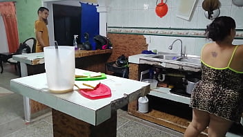 Preview 1 of Milf Alexis Xxx - 1 Parte ense&ntilde_o a mi HIJASTRO como coger duro