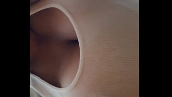 Preview 1 of Pendeja Latina Rica - Flashing tits