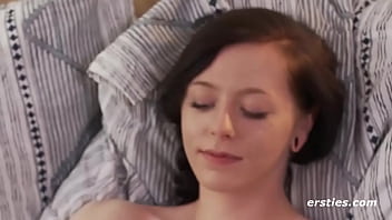 Preview 2 of A Sisters Boyfriend - Ersties: 21-j&auml_hrige Lisa aus Hamburg befriedigt sich leidenschaftlich vor Kamera