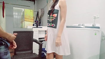 Preview 2 of Dod Tepa - empiezo a masturbarme mientras mi hermanastra lava la ropa