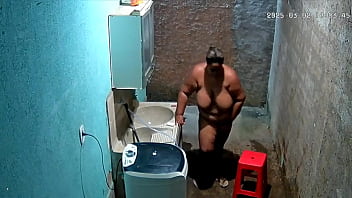 Preview 2 of Laura San Giacomo Nude - Camera escondida madrasta se depila enquanto seu enteado a v&ecirc_ na c&acirc_mera