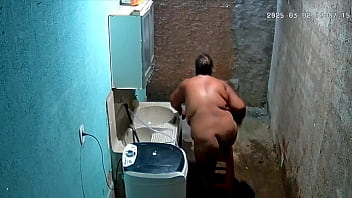 Preview 3 of Laura San Giacomo Nude - Camera escondida madrasta se depila enquanto seu enteado a v&ecirc_ na c&acirc_mera