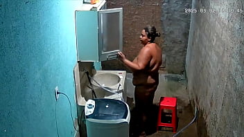 Preview 4 of Laura San Giacomo Nude - Camera escondida madrasta se depila enquanto seu enteado a v&ecirc_ na c&acirc_mera