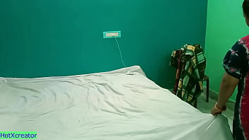 Preview 1 of Sex On Pussy Date - Hot Milf Aunty shared! Hindi latest threesome sex